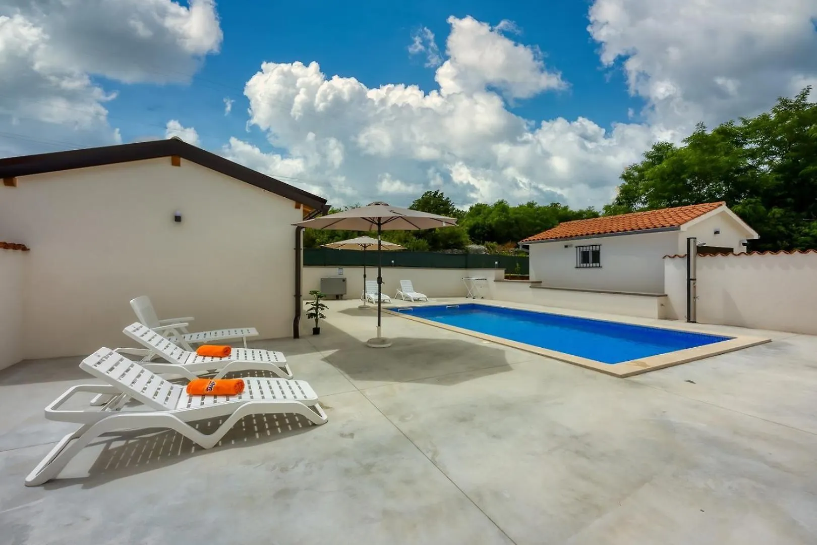 Casa Ina Wit Private Pool Villa Krsan