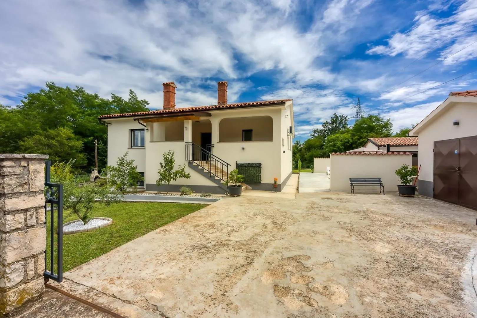 Casa Ina Wit Private Pool Villa Krsan Holiday home